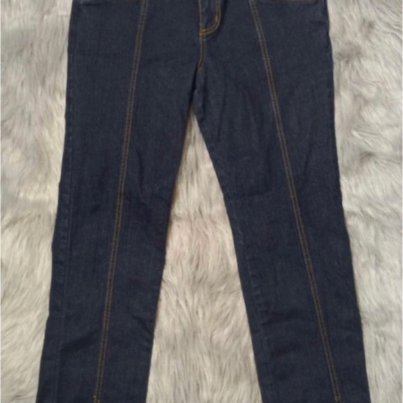 Guess Jeans Excellent Condition - Picture 2 of 5